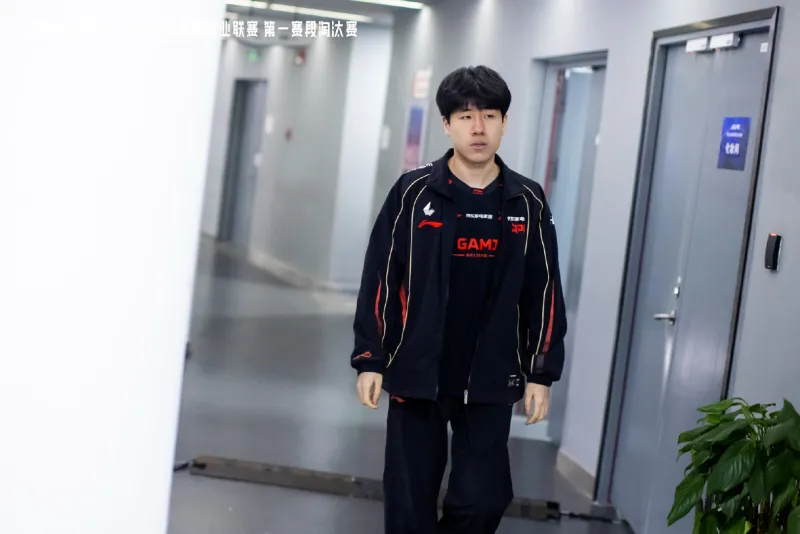 开云手机入口-LPL官方发布JDG战队赛场返图：暂遇波澜，斗志不减