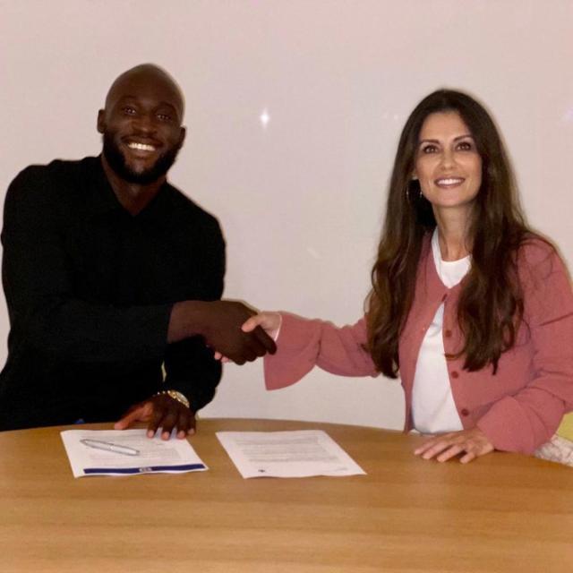 开云APP下载-切尔西官宣亿元中锋加盟 卢卡库重回蓝桥再征英超